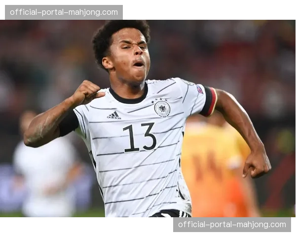 半场结束，多特蒙德凭借阿德耶米反击进球，1-0领先阿森纳