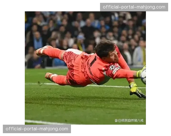 关键瞬间:奥蓬达单刀被科贝尔神勇扑出,莱比锡错失绝佳机会。 关键瞬间:奥蓬达单刀被科贝尔神勇扑出,莱比锡错失绝佳机会。