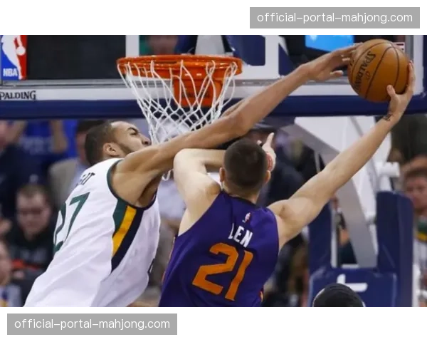 战术板：解析浙江队如何通过高位逼抢破解青岛海牛的低位防守。