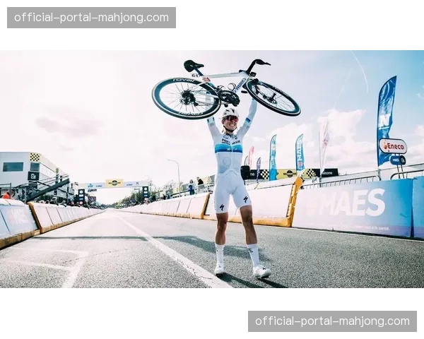 环弗兰德斯女子组：沃勒林帕特伯格爬坡制胜，首夺古典赛冠军